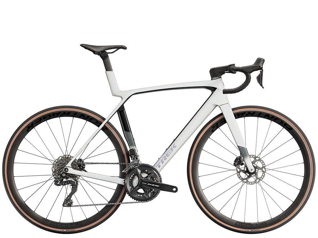 トレックマドンSL6 Gen8（Trek Madone SL6 Gen8）のホワイト（White Prismatic）