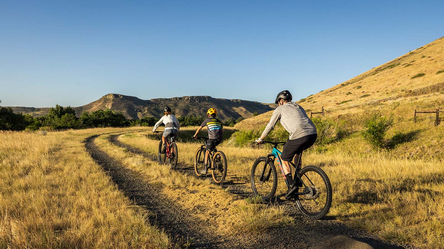 親子でマーリンでトレイルをサイクリング