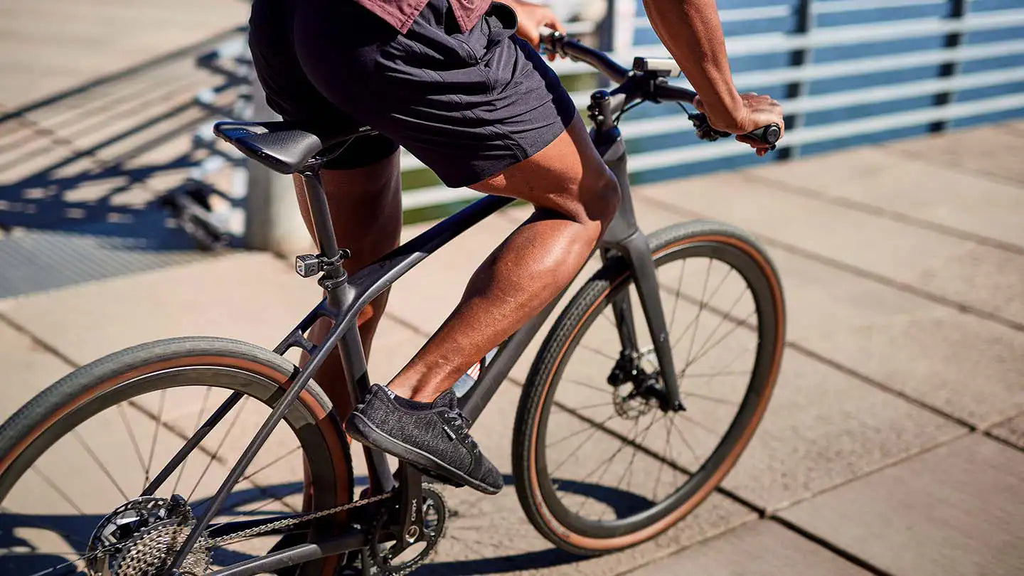 フルカーボンクロスバイクのカッコいいフレーム