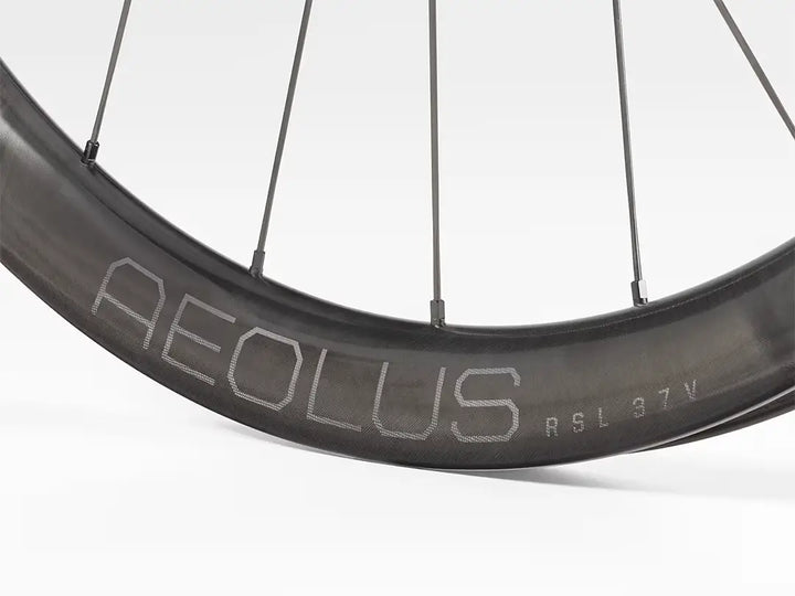Bontrager Aeolus RSL 37V TLR ディスクロードホイール　リム側面にレーザー加工のロゴが入る