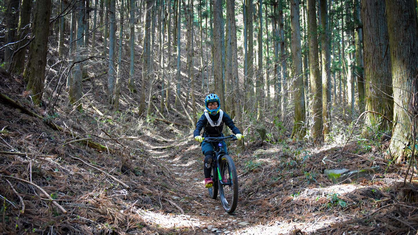 スタッフによるeMTBトレイルライドの様子