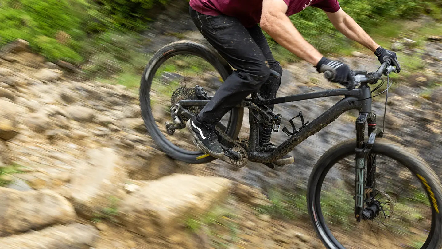 Trek Fuel LX で、険しい岩場をくだる