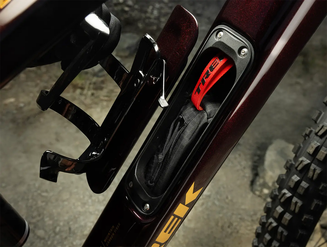 ダウンチューブ内蔵ストレージ