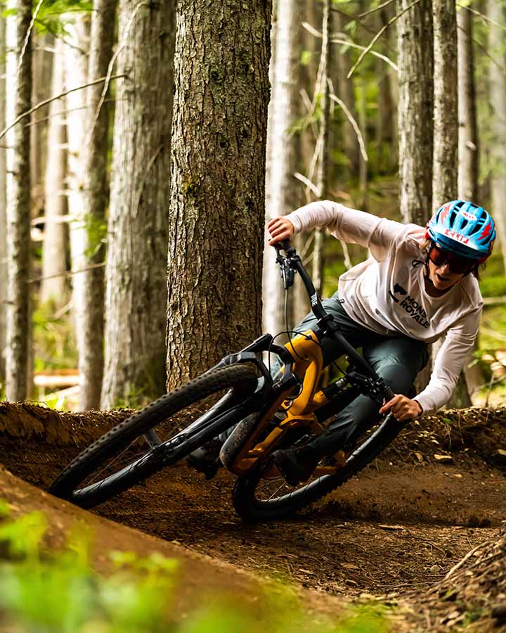 Trek Fuel EX Gen6（トレックフューエルEX Gen6）バンクを利用して曲がる様子