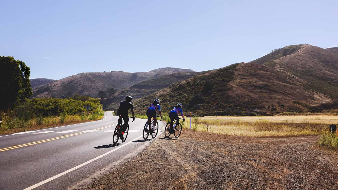 ドマーネでグラベルに突入するライド写真