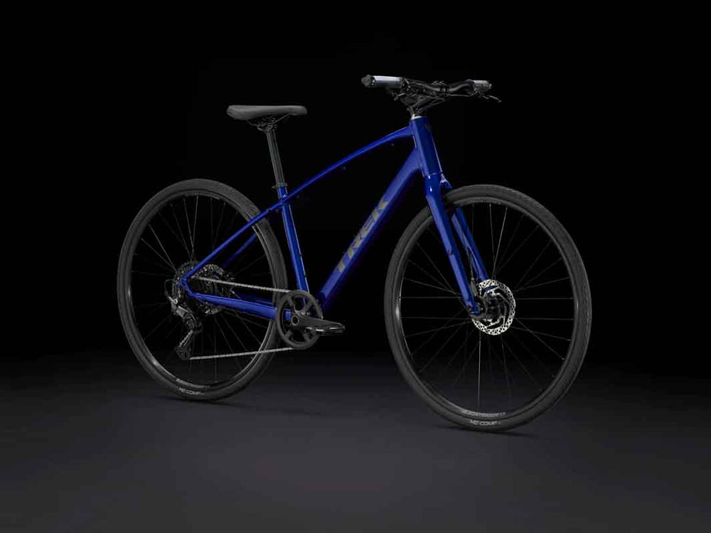 Trek FX3 Gen4（トレック FX3 Gen4）のブルーカラー（Hex Blue）の斜め前方からの画像