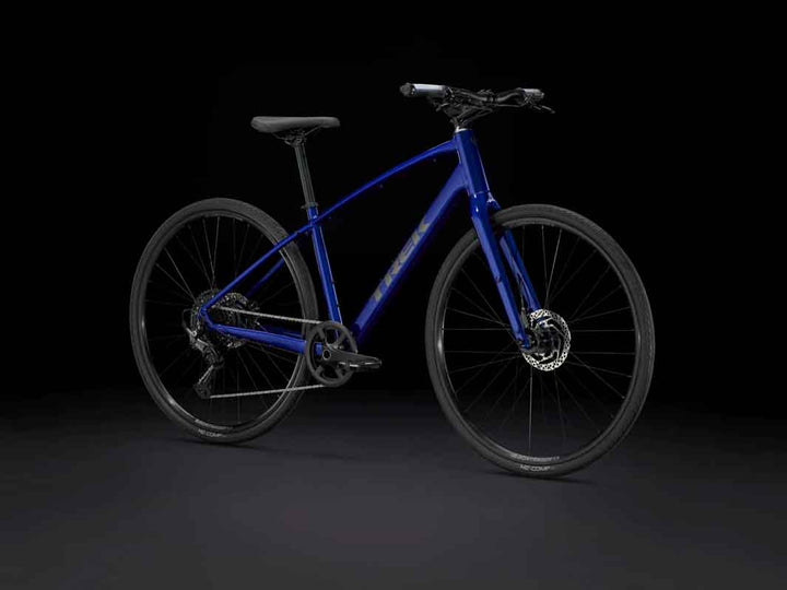 Trek FX3 Gen4（トレック FX3 Gen4）のブルーカラー（Hex Blue）の斜め前方からの画像