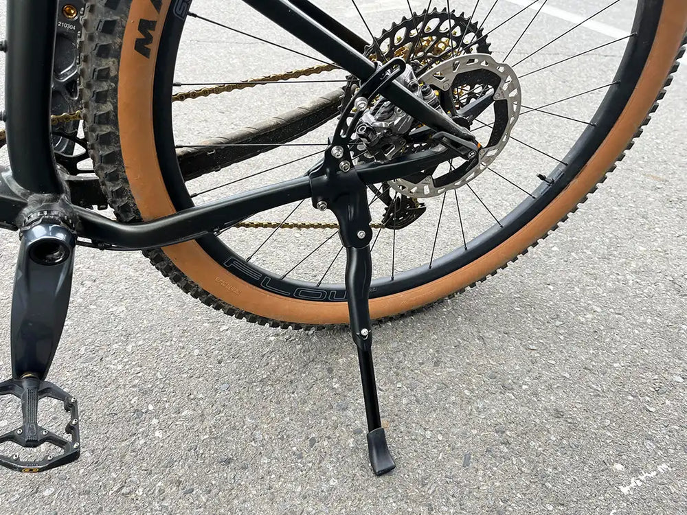 YRA81キックスタンドをディスクブレーキのMTB Roscoe 8に取り付け