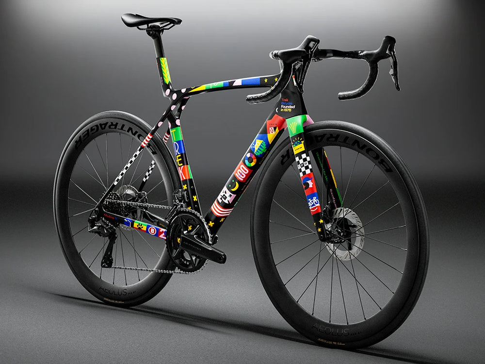 Trek Madone SL 7 Gen 8 The First 50 Replica　斜め前から撮影