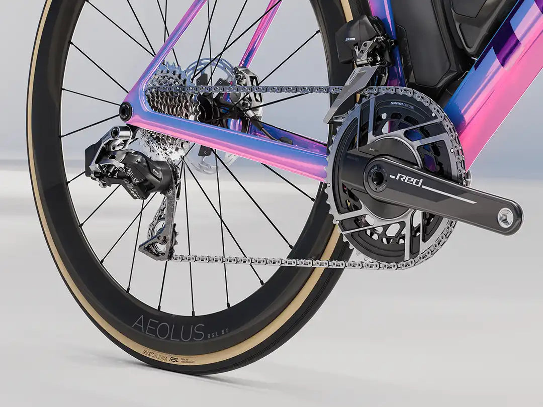 Madone SLR 9 AXS Gen 8 カラー：ICON Tête de la Course　クランクとギア周り