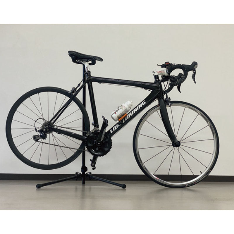 HMS-20TS フックメンテナンススタンドにロードバイクを設置した状態を真横から