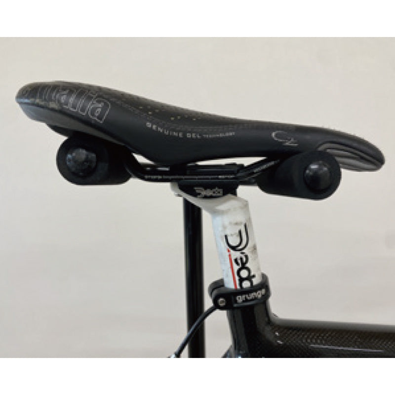 HMS-20TS フックメンテナンススタンドにサドルを乗せる