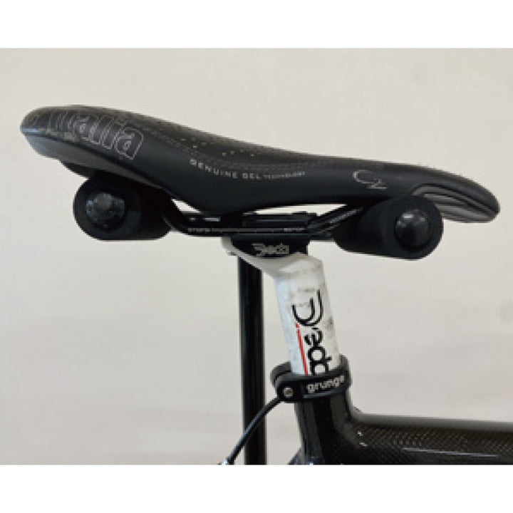 HMS-20TS フックメンテナンススタンドにサドルを乗せる