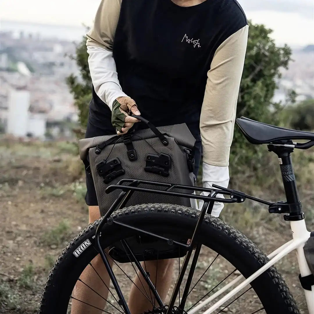 ORTLIEB（オルトリーブ） クイックラック XLをつけたMTBにサイドバッグを取り付けする