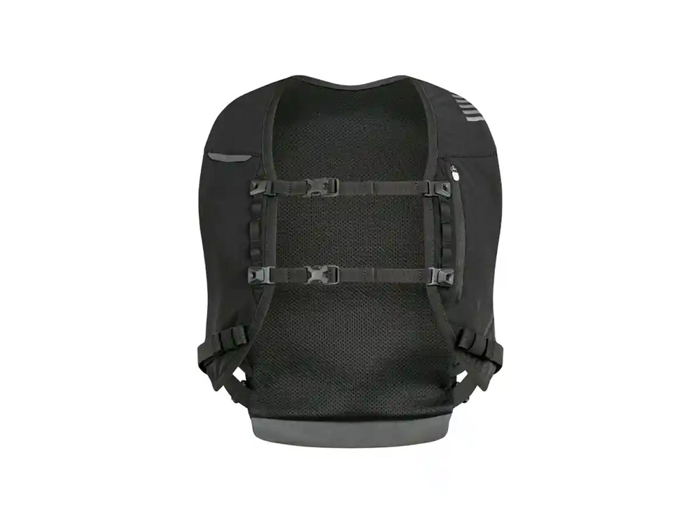 Rapha Pro Team Lightweightバックパック　背中側とショルダー＆チェストストラップ