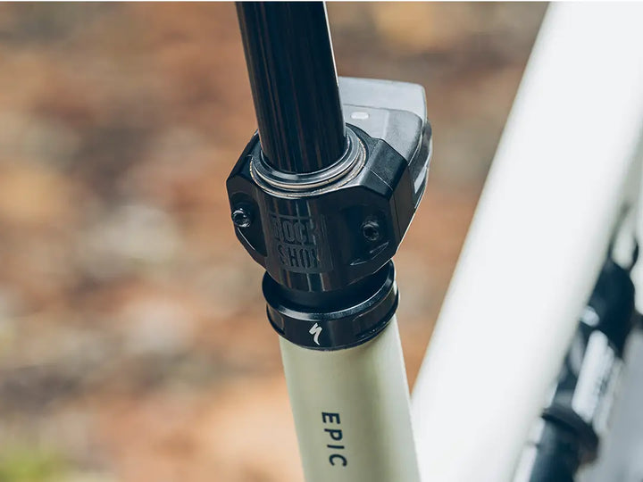 Rockshox Reverb AXS（ロックショックス リバーブ アクセス）B1  後ろ側のロゴ