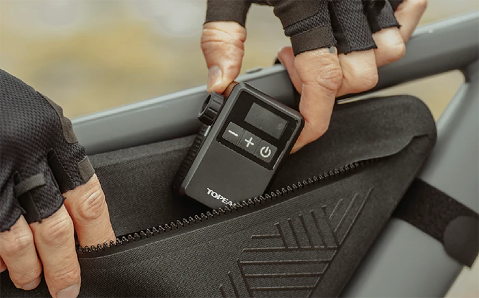 TOPEAK（トピーク）E-BOOSTER DIGITAL MINI（E- ブースター デジタル ミニ）フレームバッグにもすんなり入るコンパクトさ