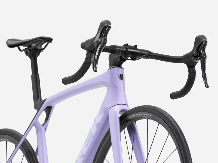TREK Madone SL5 Gen8（2026年モデル）カラー：Matte Lavender Haze/Deep Smoke　ヘッドチューブ周り