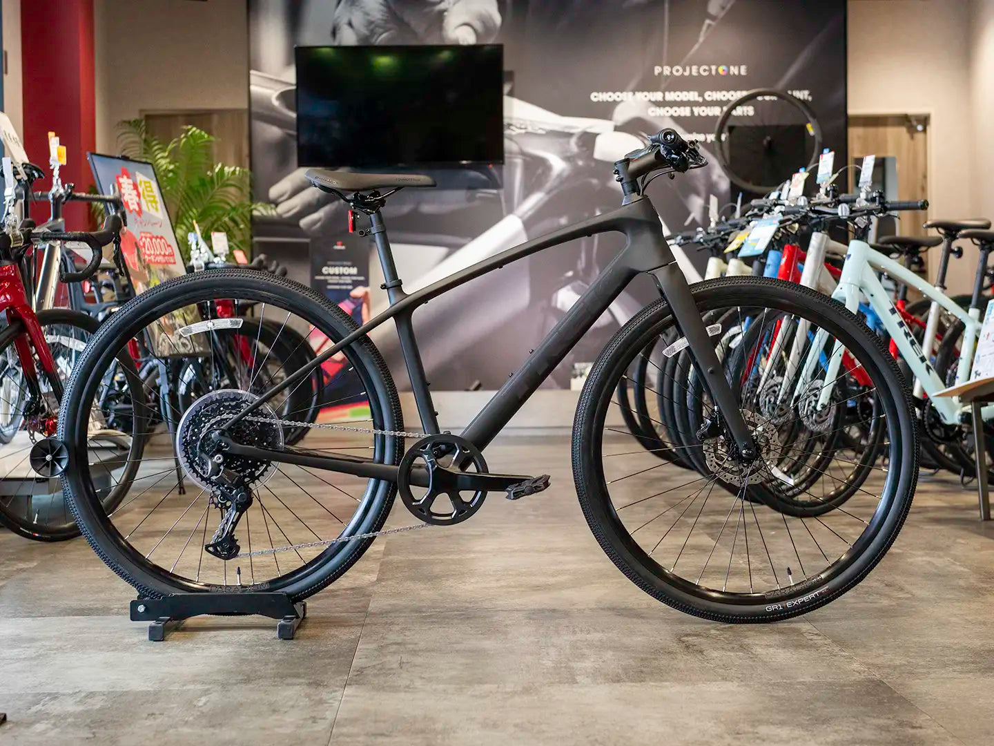 Trek FX Sport SL 4 2027年モデル カーボンクロスバイク