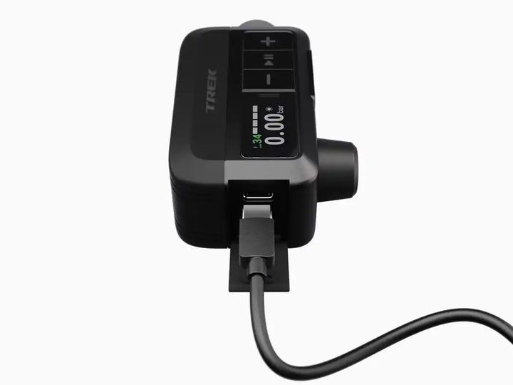 Trek Air Rush Electric Pump（トレック エア ラッシュ 電動ポンプ）充電はUSB-Cケーブルで行う