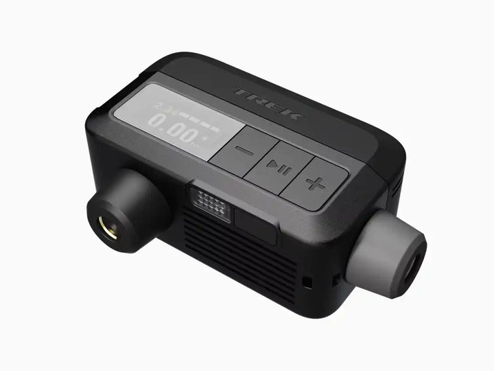 Trek Air Rush Electric Pump（トレック エア ラッシュ 電動ポンプ）アダプター保持のマウントが側面にある