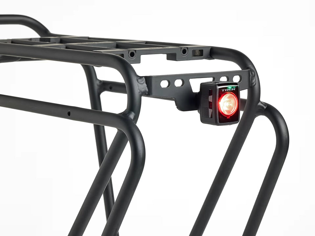 Trek BackRack Deluxe MIK（トレック バックラック デラックス MIK）サイドラックの後部にはリアライト取り付け用のアイレット