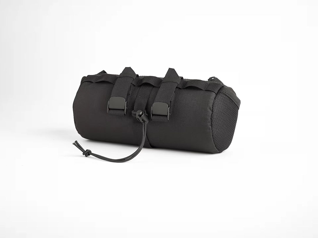 Trekハンドルバーバッグ カラー：Black 取付用のバンド2本とバンジーコード1本
