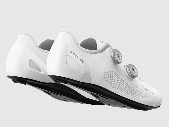 Trek RSLロードサイクリングシューズ　カラー：White/Silver　斜め後ろから