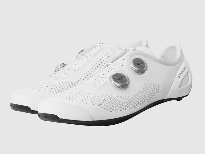Trek RSLロードサイクリングシューズ　カラー：White/Silver　斜め前方向から