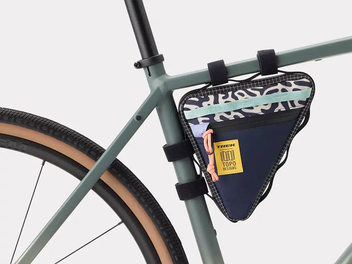 Topo Designs Frame Bag（トポデザイン フレームバッグ）をシートチューブとトップチューブで固定