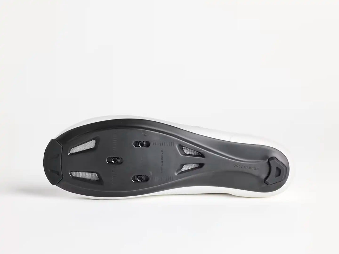 Trek Velocis ロードサイクリングシューズはOCLVカーボンとガラスファイバーのコンポジットソール。3穴クリートに対応。