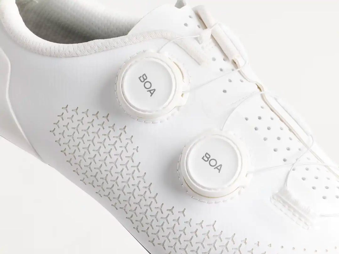 Trek Velocis ロードサイクリングシューズ 2つのBOAダイヤルで締め付けの微調整が可能