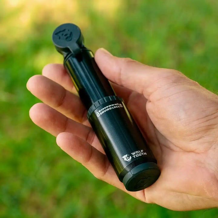 Wolftooth（ウルフトゥース）EnCase Pump for Clik Valve 40CC　手のひらに収まる大きさ