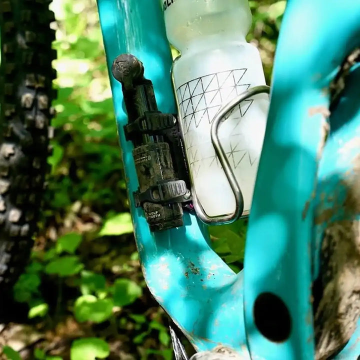 Wolftooth（ウルフトゥース）EnCase Pump for Clik Valve MTBに取り付け