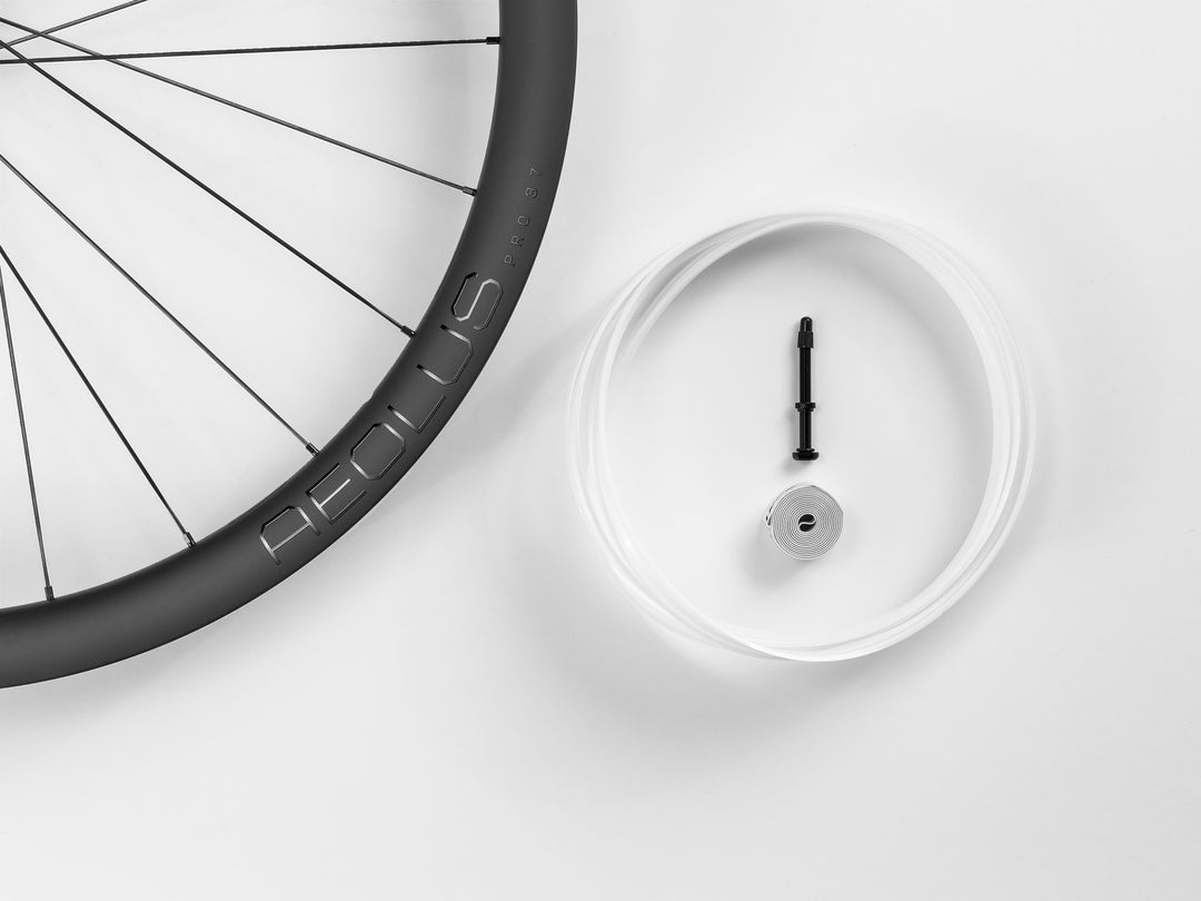 Bontrager Aeolus Pro 37 TLR Disc Road Wheel（アイオロス プロ 37 チューブレスレディ ディスク ロード ホイール）