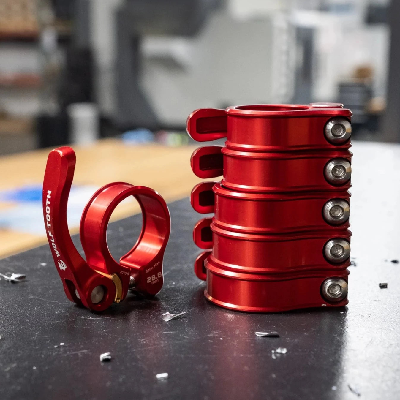 商品画像 ウルフトゥース シートポストクランプ クイックリリース 　レッドの径違いを重ねた写真